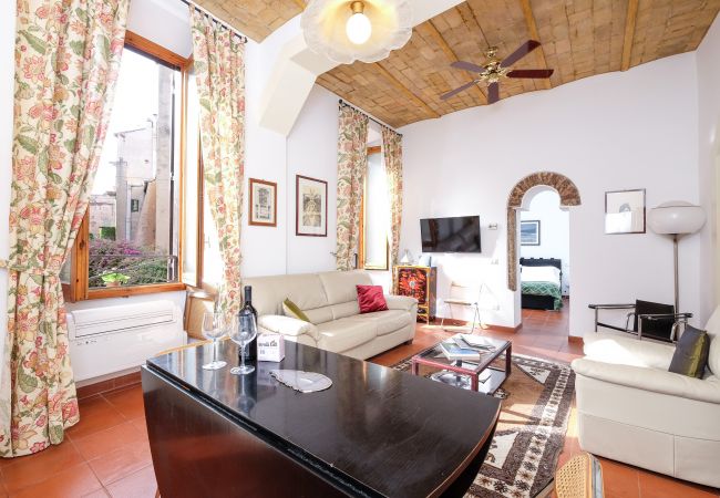 Appartamento a Roma - Trastevere Charming Retreat on Cobblestone Street