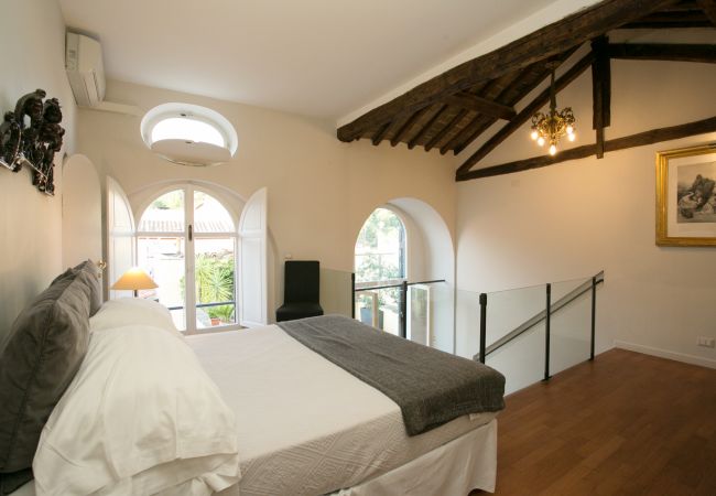 Appartamento a Roma - Your Prestigious Penthouse at the Spanish Steps Appartamento a Roma - Your Prestigious Penthouse at the Spanish Steps