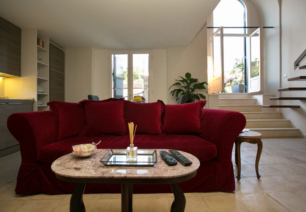 Appartamento a Roma - Your Prestigious Penthouse at the Spanish Steps