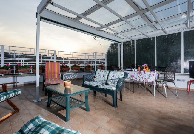 Appartamento a Roma - Enjoy the Sunset on Your Vatican Terrace Appartamento a Roma - Enjoy the Sunset on Your Vatican Terrace