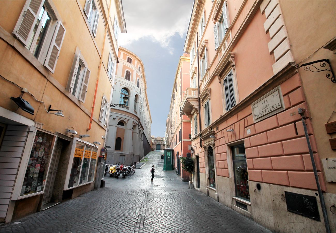 Appartamento a Roma - The Trevi Fountain and Spanish Steps Experience