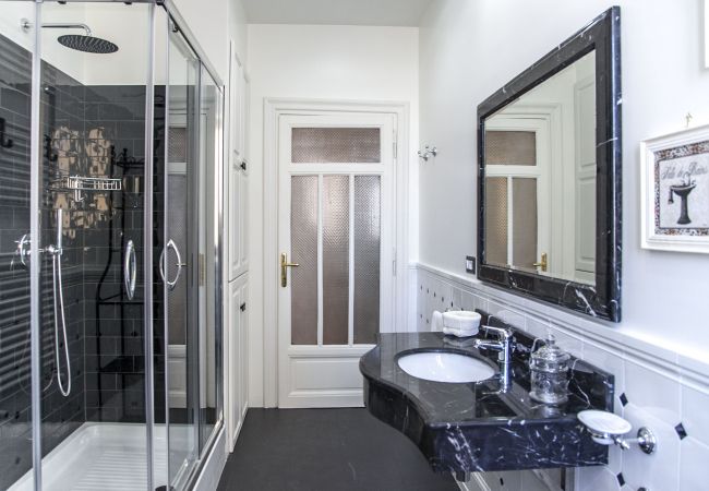 Appartamento a Roma - 4BR Home in a Vibrant Neighborhood Appartamento a Roma - 4BR Home in a Vibrant Neighborhood