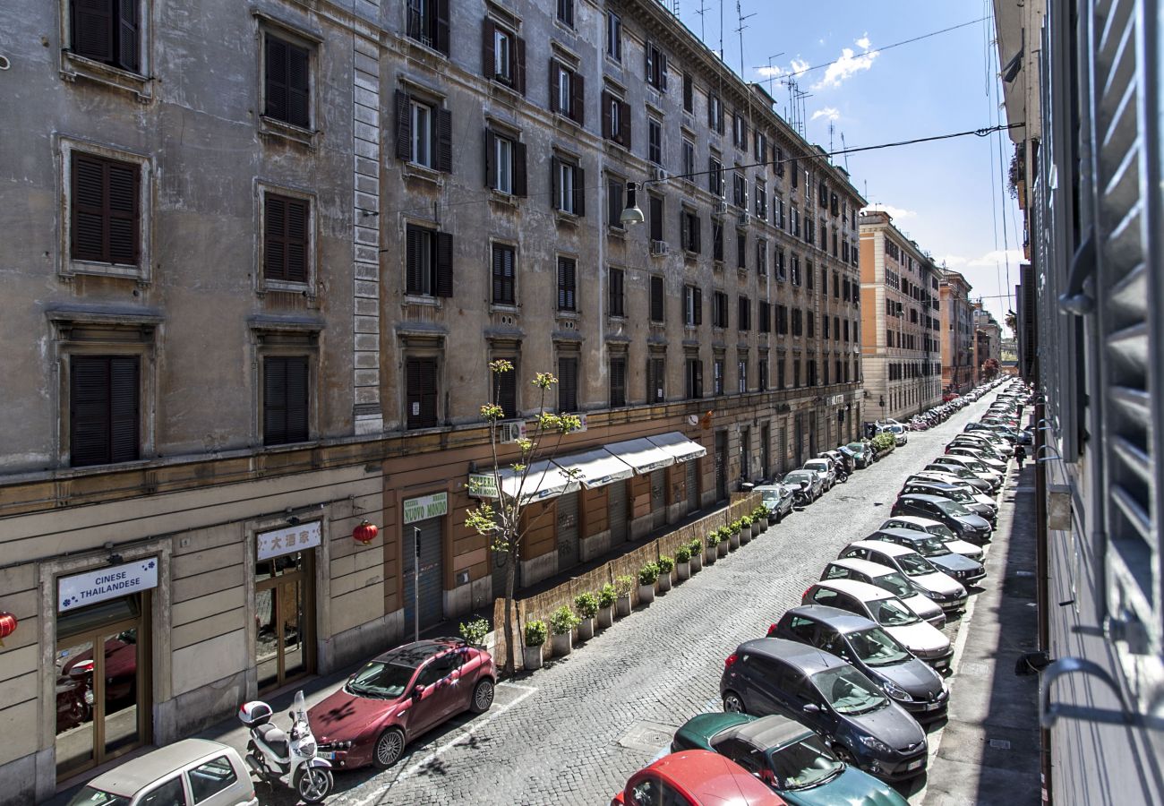Appartamento a Roma - 4BR Home in a Vibrant Neighborhood
