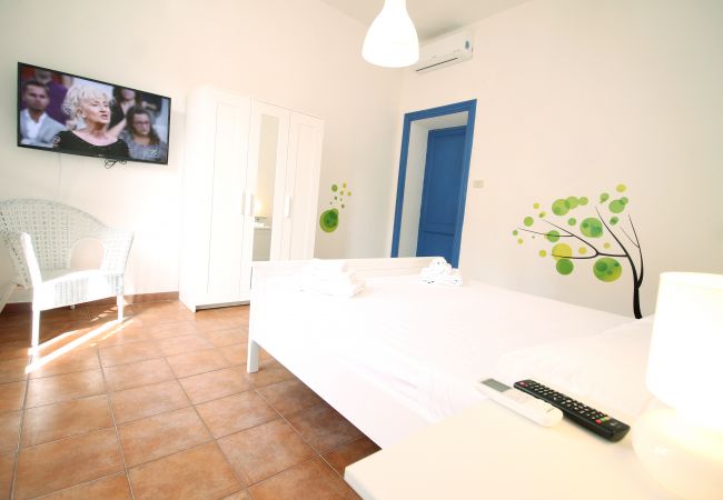 Appartamento a Roma - Walk to the Colosseum from your Family Apt Appartamento a Roma - Walk to the Colosseum from your Family Apt