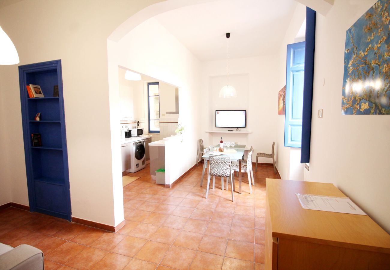 Appartamento a Roma - Walk to the Colosseum from your Family Apt