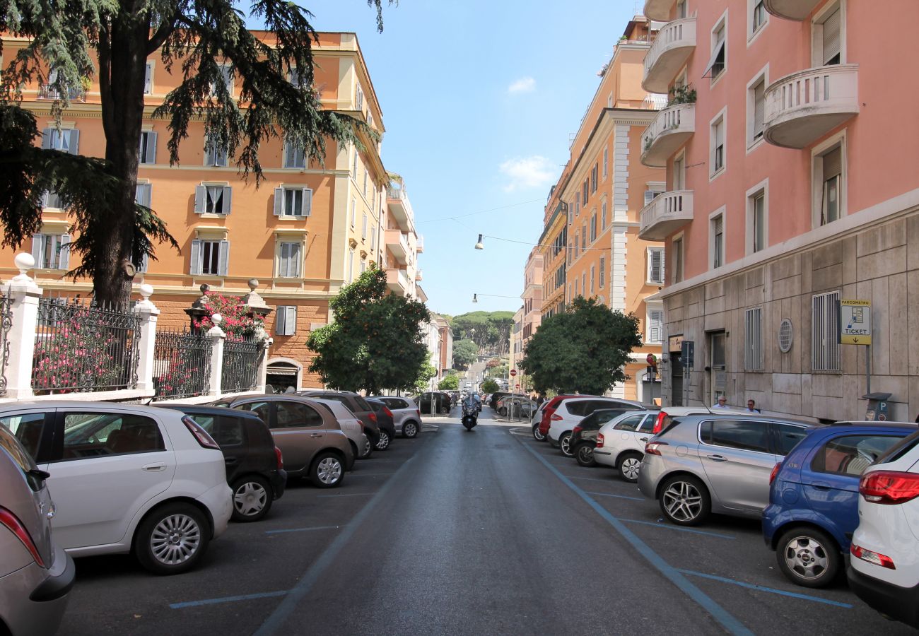 Appartamento a Roma - Walk to the Colosseum from your Family Apt