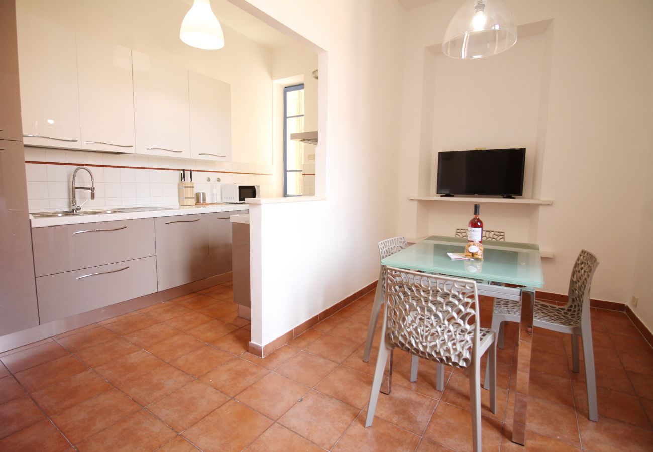 Appartamento a Roma - Walk to the Colosseum from your Family Apt