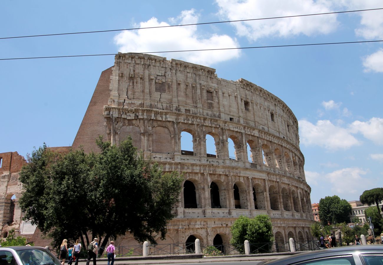 Appartamento a Roma - Walk to the Colosseum from your Family Apt