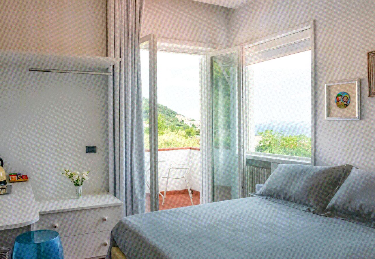 Villa a Vico Equense - Stunning Villa Vesuvian view