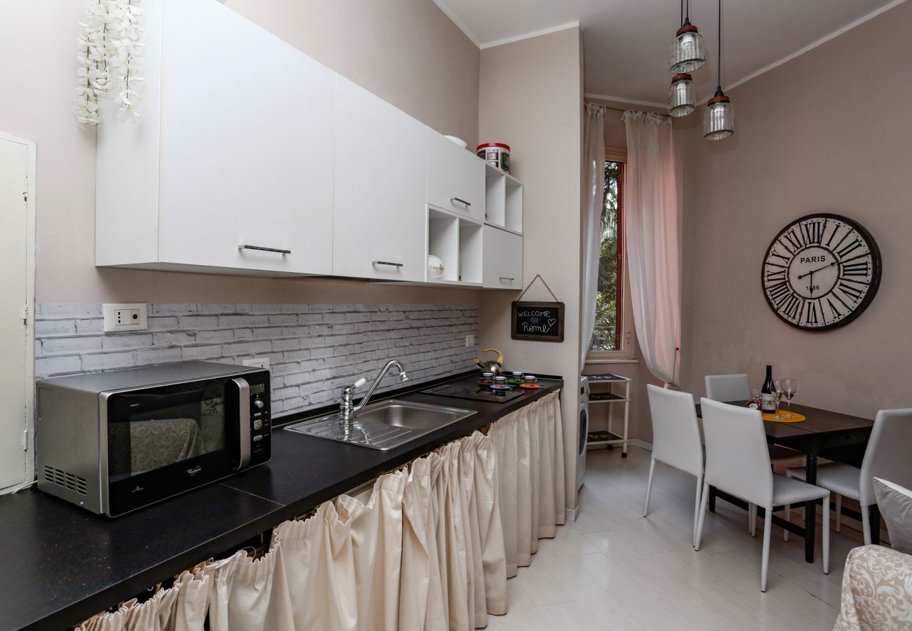 Appartamento a Roma - American Uni 2Br Lovely Apt