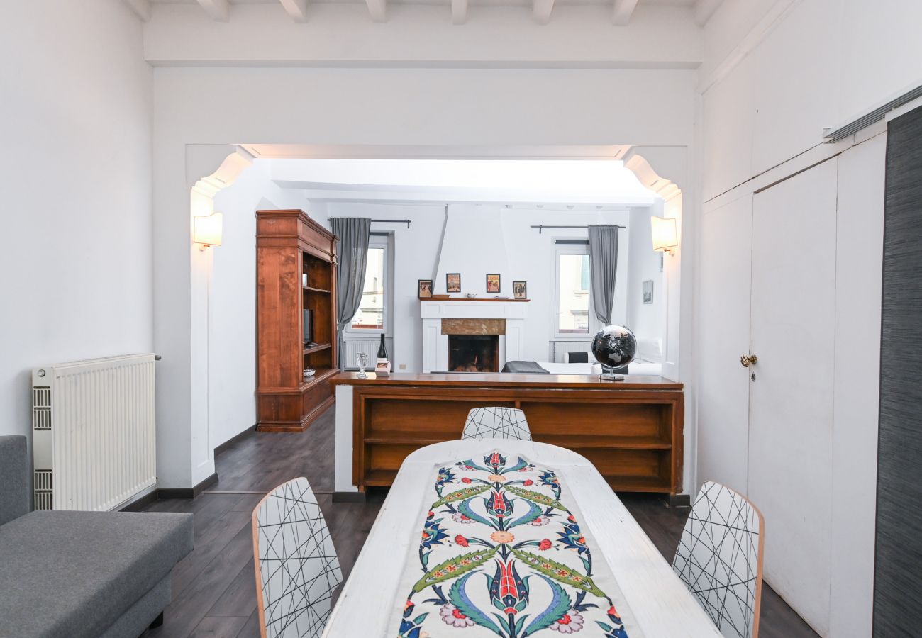 Studio a Roma - Gorgeous Trastevere Loft On The River