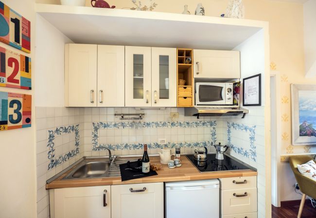 Appartamento a Roma - Family 2 BR Colosseum Charming + Small Balcony Appartamento a Roma - Family 2 BR Colosseum Charming + Small Balcony