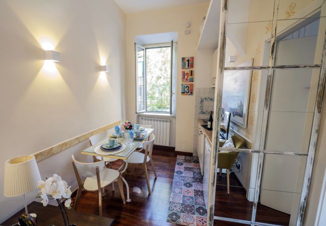 Appartamento a Roma - Family 2 BR Colosseum Charming + Small Balcony Appartamento a Roma - Family 2 BR Colosseum Charming + Small Balcony