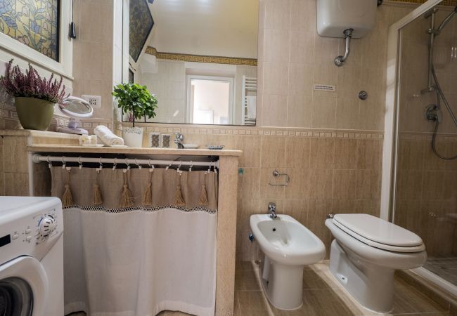 Appartamento a Roma - Family 2 BR Colosseum Charming + Small Balcony Appartamento a Roma - Family 2 BR Colosseum Charming + Small Balcony