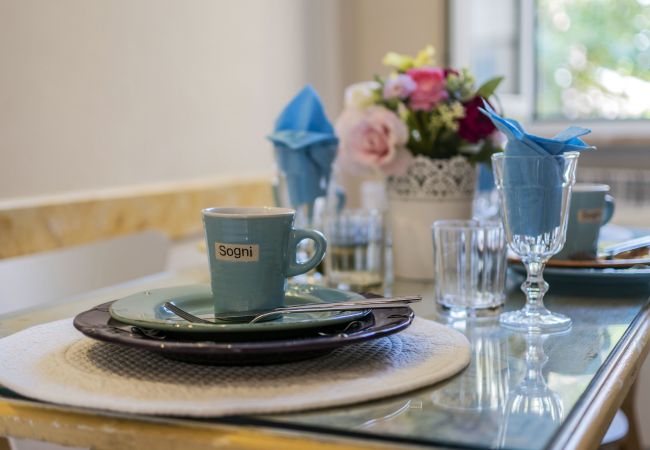 Appartamento a Roma - Family 2 BR Colosseum Charming + Small Balcony Appartamento a Roma - Family 2 BR Colosseum Charming + Small Balcony