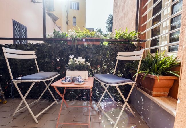 Appartamento a Roma - Family 2 BR Colosseum Charming + Small Balcony Appartamento a Roma - Family 2 BR Colosseum Charming + Small Balcony