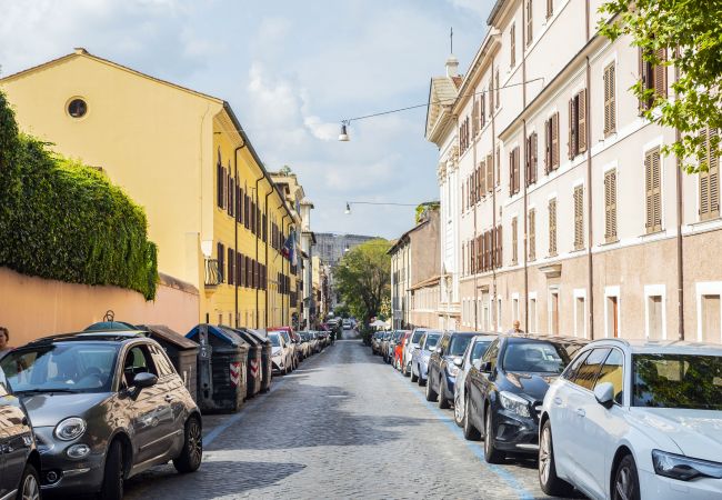 Appartamento a Roma - Family 2 BR Colosseum Charming + Small Balcony Appartamento a Roma - Family 2 BR Colosseum Charming + Small Balcony