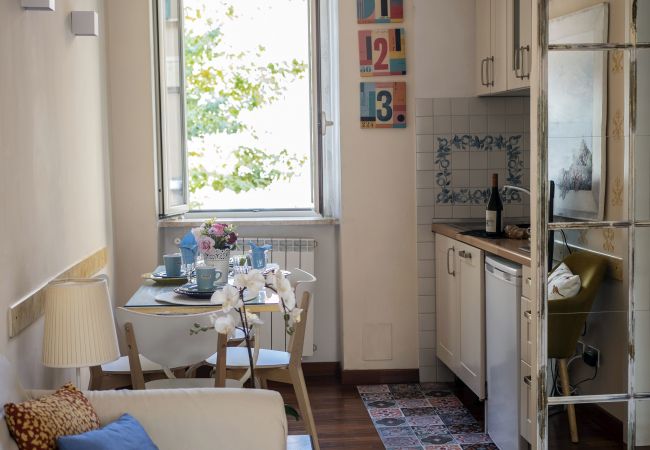 Appartamento a Roma - Family 2 BR Colosseum Charming + Small Balcony Appartamento a Roma - Family 2 BR Colosseum Charming + Small Balcony