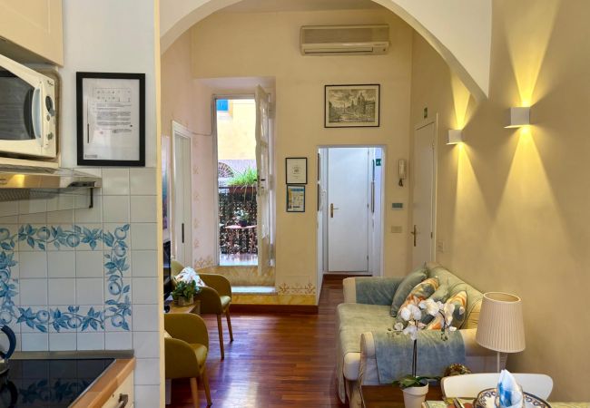 Appartamento a Roma - Family 2 BR Colosseum Charming + Small Balcony Appartamento a Roma - Family 2 BR Colosseum Charming + Small Balcony