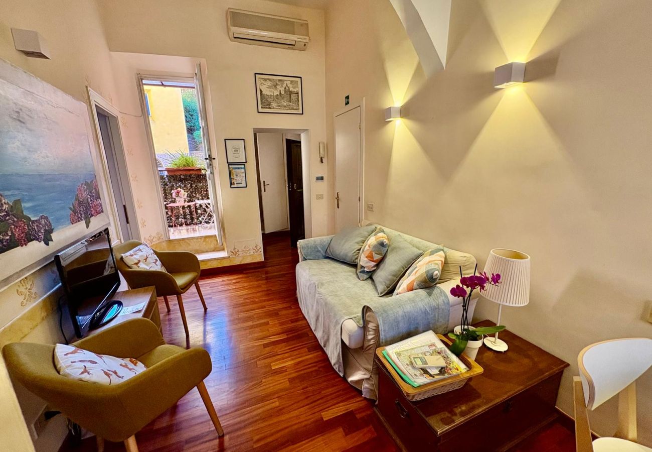 Appartamento a Roma - Family 2 BR Colosseum Charming + Small Balcony