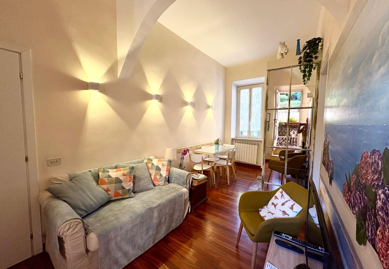 Appartamento a Roma - Family 2 BR Colosseum Charming + Small Balcony
