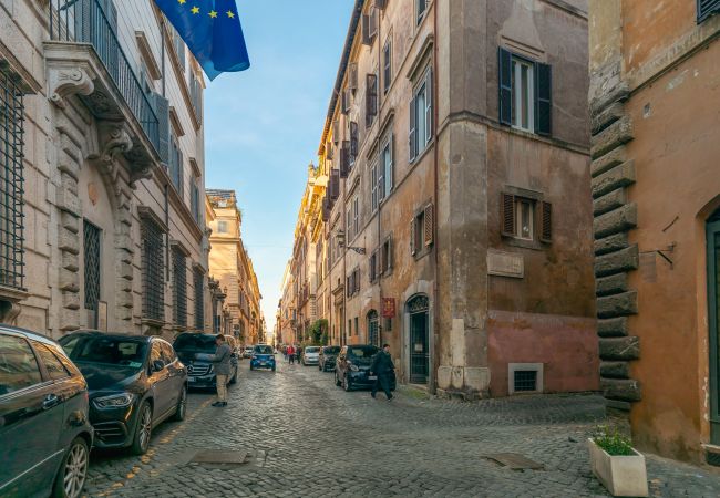 Appartamento a Roma - Chic and Style in Historical Via Giulia