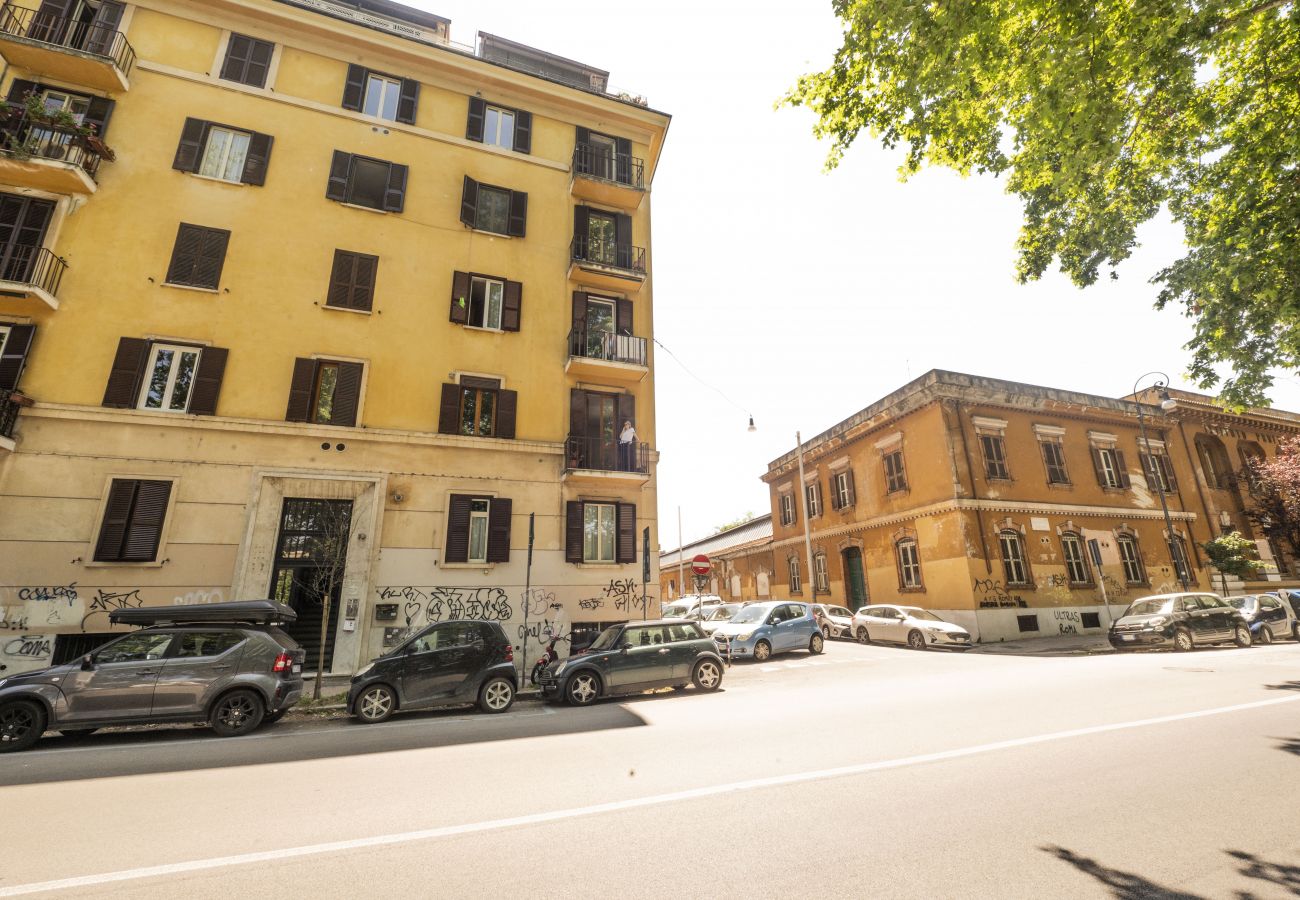 Appartamento a Roma - Testaccio Luminous and Large Apartment
