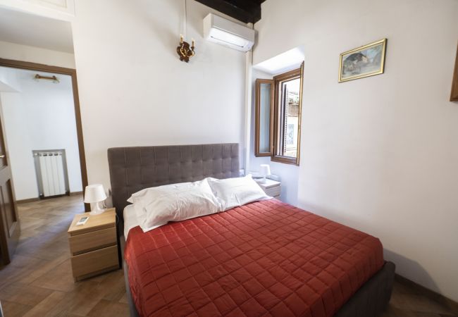 Appartamento a Roma - Campo de Fiori Large Family Apartment Appartamento a Roma - Campo de Fiori Large Family Apartment