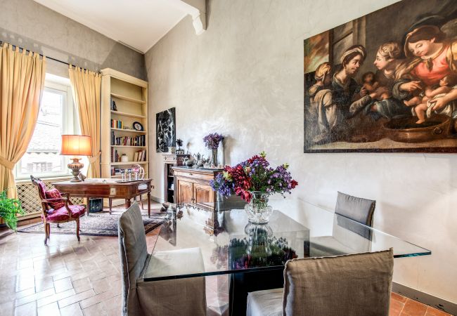 Appartamento a Roma - Stylish 2 Bdr Apt with Balcony by Pantheon & Forum