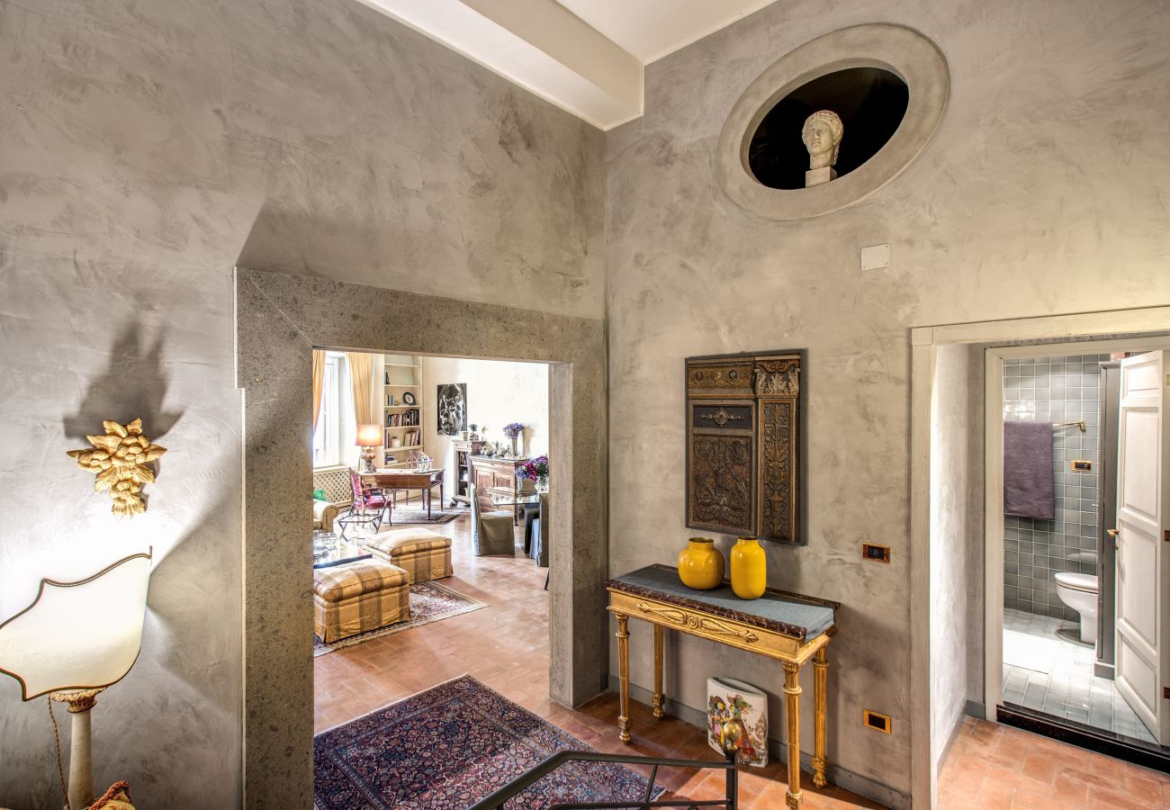 Appartamento a Roma - Wonderful Apartment with Balcony in Piazza Margana