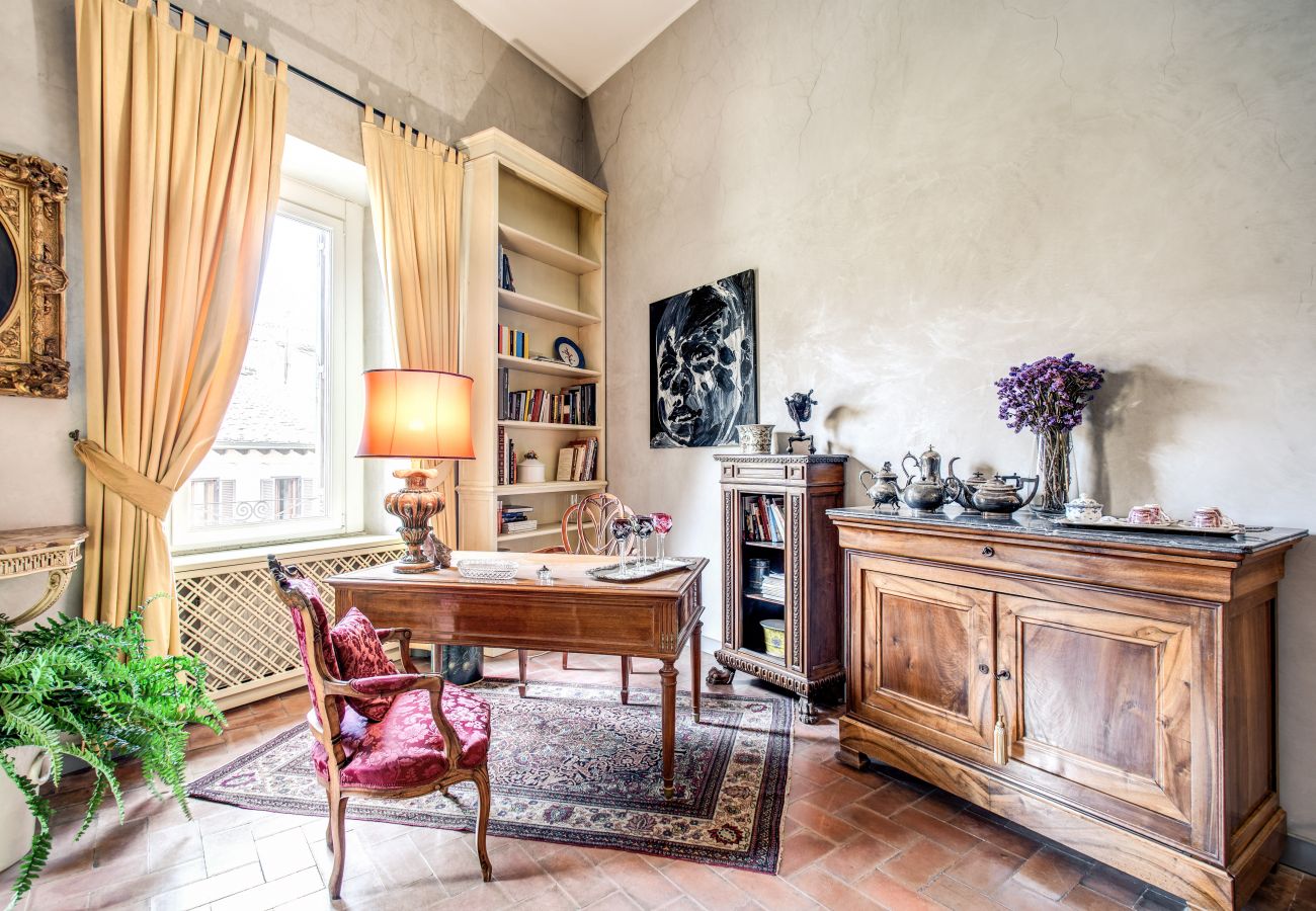 Appartamento a Roma - Wonderful Apartment with Balcony in Piazza Margana