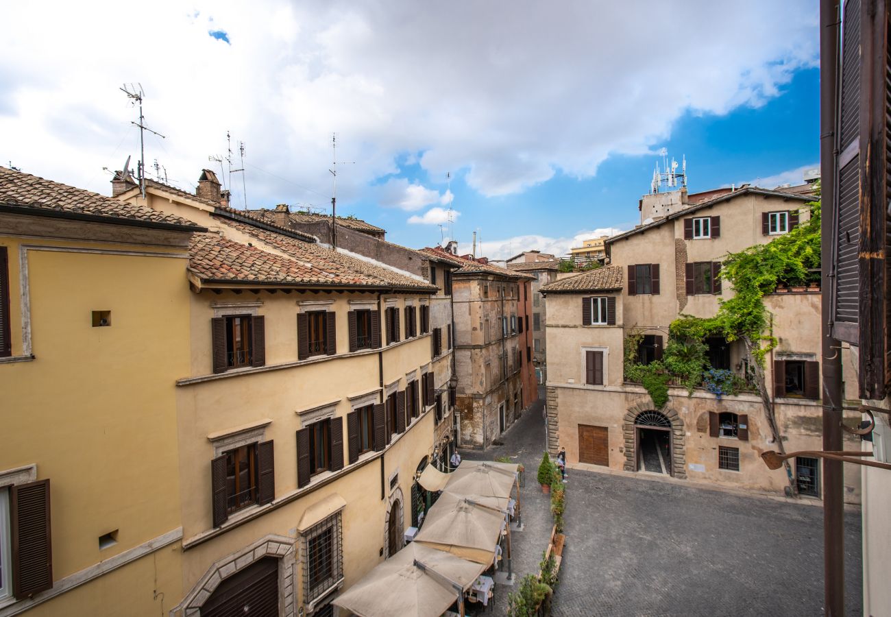 Appartamento a Roma - Wonderful Apartment with Balcony in Piazza Margana