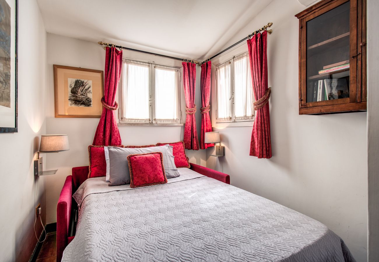 Appartamento a Roma - Wonderful Apartment with Balcony in Piazza Margana