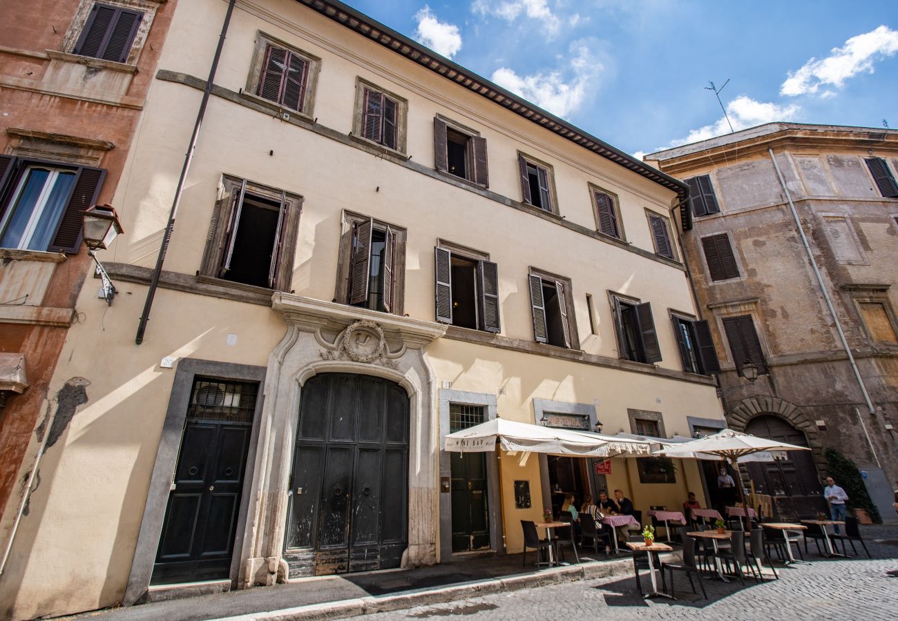 Appartamento a Roma - Wonderful Apartment with Balcony in Piazza Margana