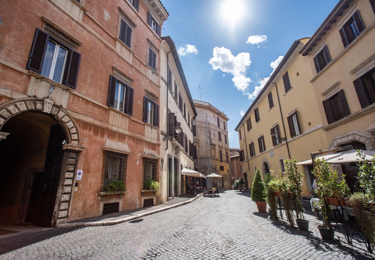 Appartamento a Roma - Wonderful Apartment with Balcony in Piazza Margana
