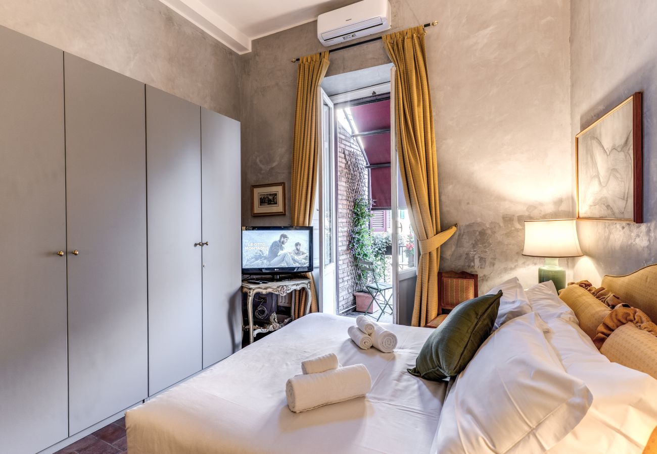 Appartamento a Roma - Stylish 2 Bdr Apt with Balcony by Pantheon & Forum