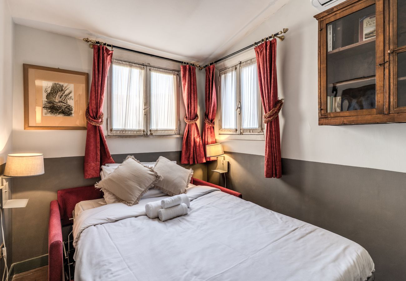 Appartamento a Roma - Stylish 2 Bdr Apt with Balcony by Pantheon & Forum