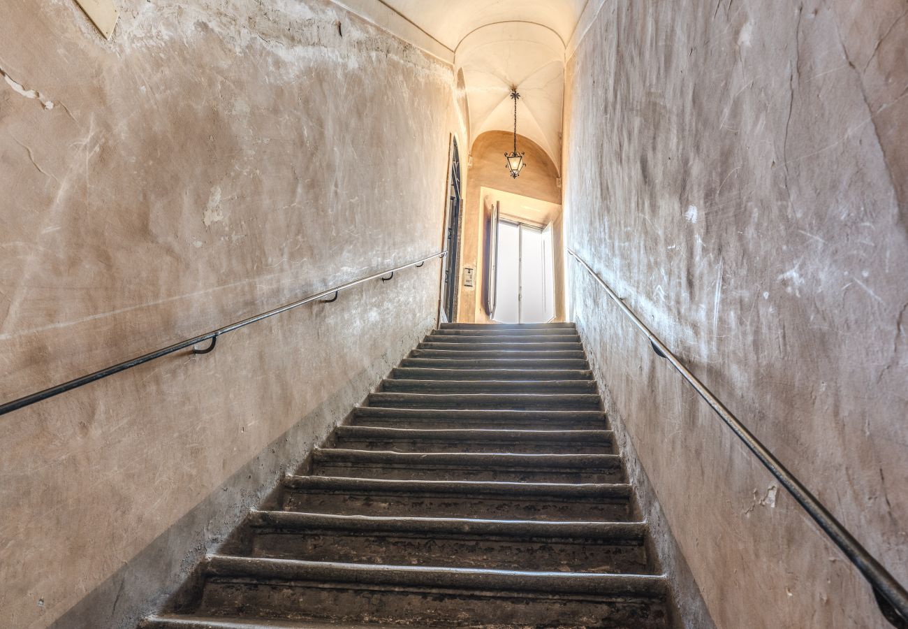 Appartamento a Roma - Stylish 2 Bdr Apt with Balcony by Pantheon & Forum