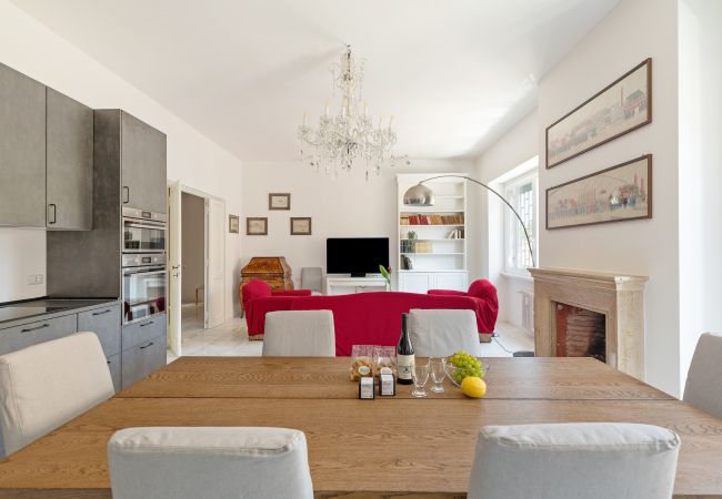  a Roma - Bright and Spacious 5BR Apartment in Pariol
