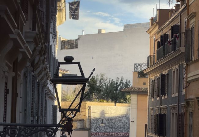 Appartamento a Roma - Spanish Steps Romantic Nest with Balcony Appartamento a Roma - Spanish Steps Romantic Nest with Balcony
