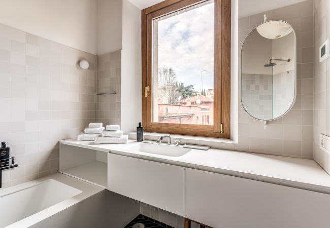 Appartamento a Roma - Trastevere Outstanding  4 BR Terraced Apartment