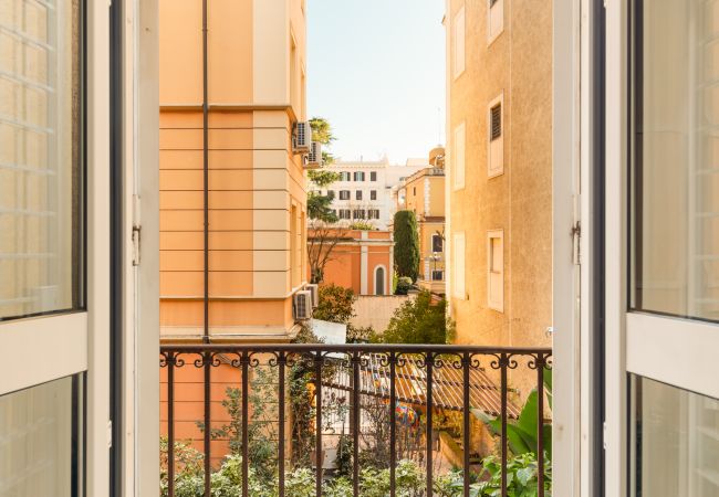 Appartamento a Roma - Vatican Beautiful 2BR Apartment with Terrace Appartamento a Roma - Vatican Beautiful 2BR Apartment with Terrace