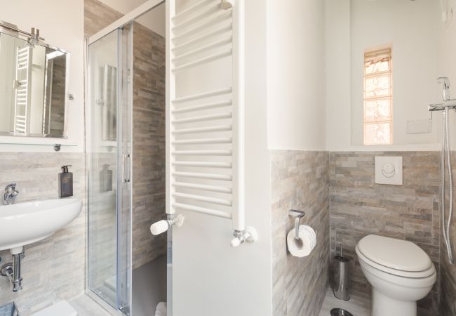 Appartamento a Roma - Vatican Beautiful 2BR Apartment with Terrace Appartamento a Roma - Vatican Beautiful 2BR Apartment with Terrace