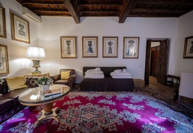 Appartamento a Roma - Via Giulia Charming Apartment with Balcony Appartamento a Roma - Via Giulia Charming Apartment with Balcony