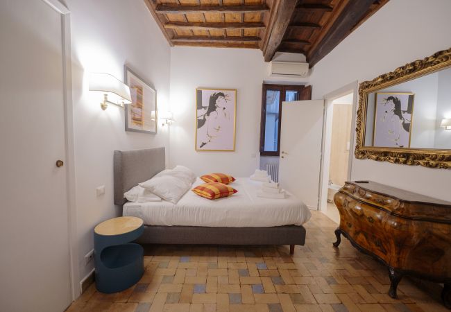 Appartamento a Roma - Via Giulia Charming Apartment with Balcony Appartamento a Roma - Via Giulia Charming Apartment with Balcony