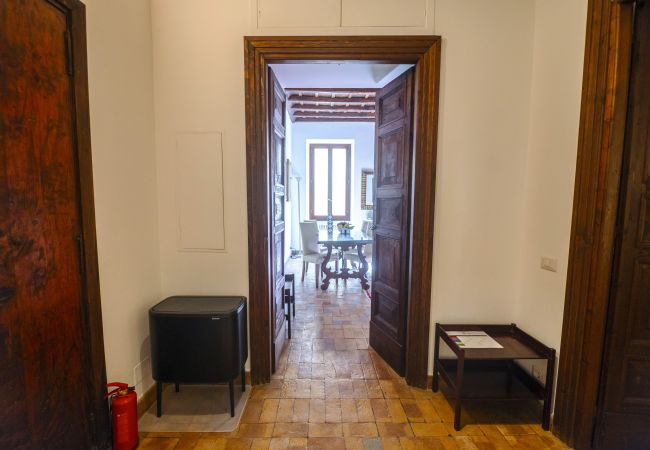 Appartamento a Roma - Via Giulia Charming Apartment with Balcony