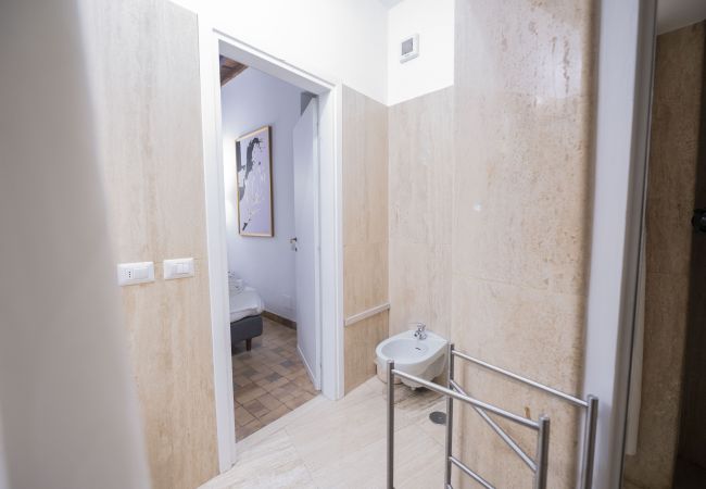 Appartamento a Roma - Via Giulia Charming Apartment with Balcony Appartamento a Roma - Via Giulia Charming Apartment with Balcony