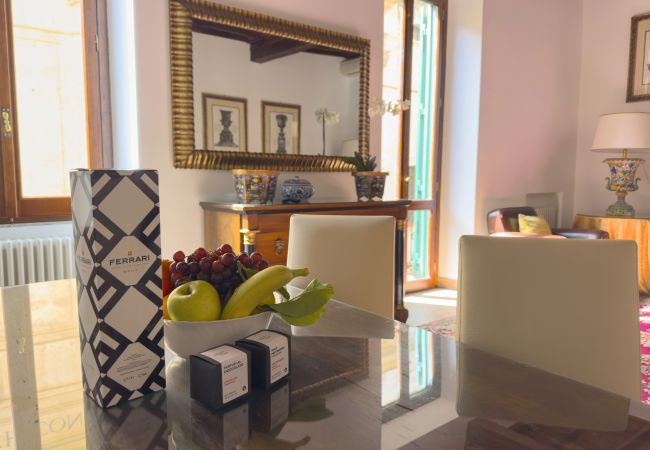 Appartamento a Roma - Via Giulia Charming Apartment with Balcony Appartamento a Roma - Via Giulia Charming Apartment with Balcony