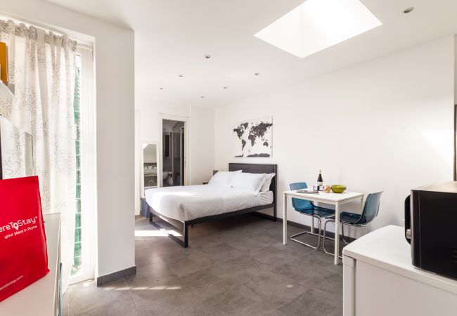 Studio a Roma - Lovely Studio with Balcony by St. Peter Studio a Roma - Lovely Studio with Balcony by St. Peter