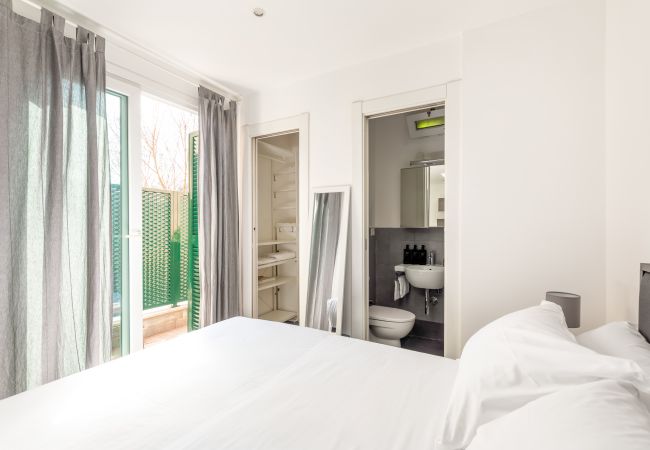 Studio a Roma - Lovely Studio with Balcony by St. Peter Studio a Roma - Lovely Studio with Balcony by St. Peter